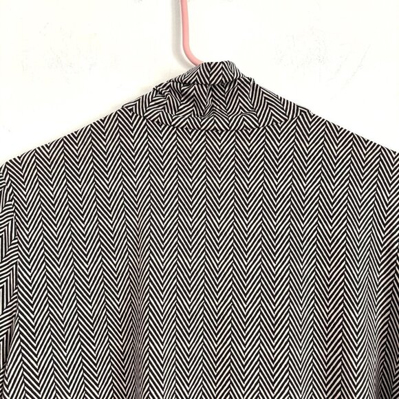 J McLaughlin Long Sleeve Black and Cream Chevron Turtleneck Top Women’s Large - Picture 7 of 7